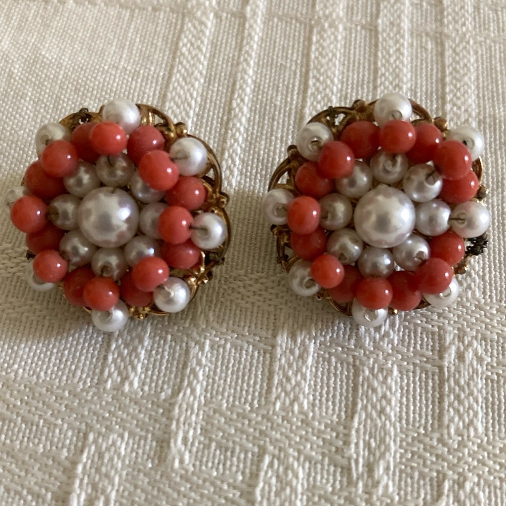 Hobe’ Pearl & Coral Clip Earrings